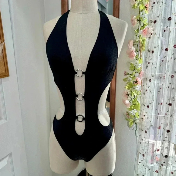 🐆 Sexy Black Leopard Print Leotard with Ring Detail 🖤 - Picture 1 of 5